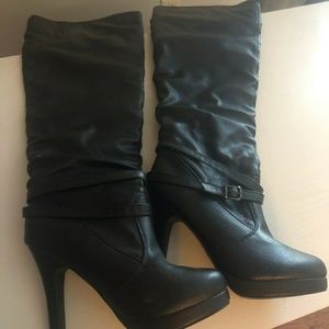 Size 9 mid knee heeled boots